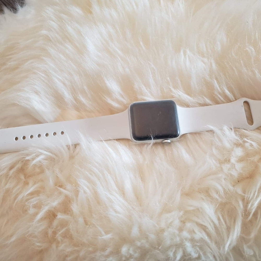 Apple 🍎 watch series 3.